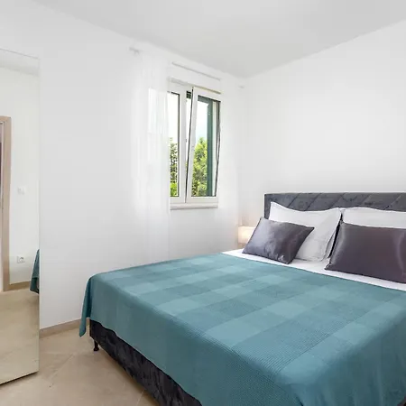 Divine * Baska (Krk)